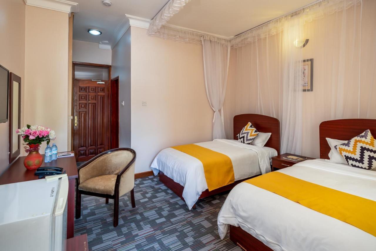 Entebbe Traveller'S Hotel Buitenkant foto