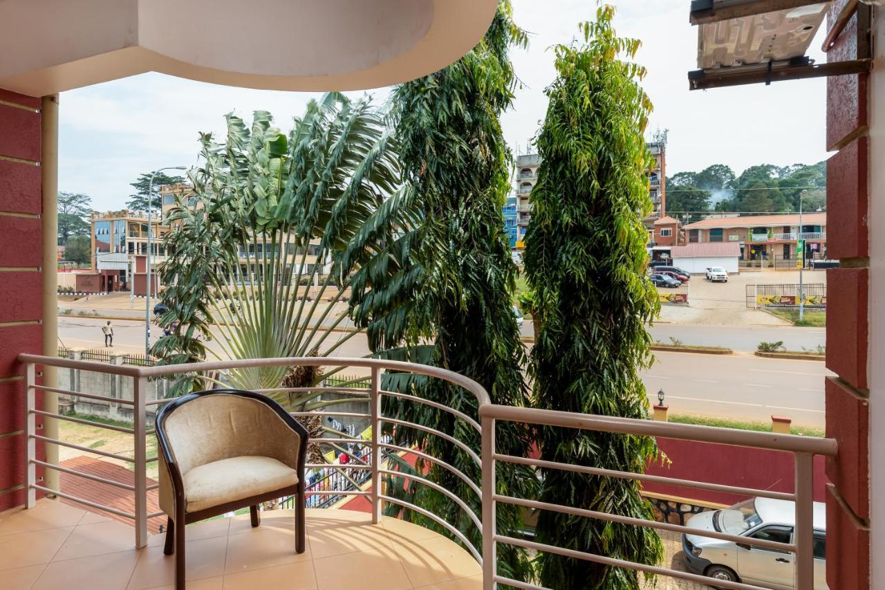 Entebbe Traveller'S Hotel Buitenkant foto