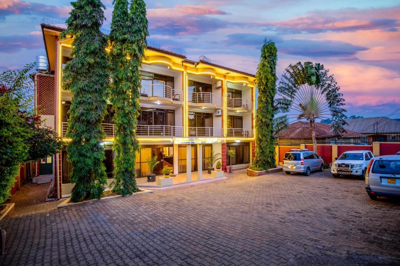 Entebbe Traveller'S Hotel Buitenkant foto