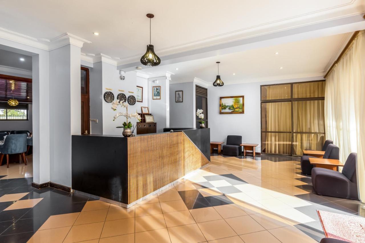 Entebbe Traveller'S Hotel Buitenkant foto