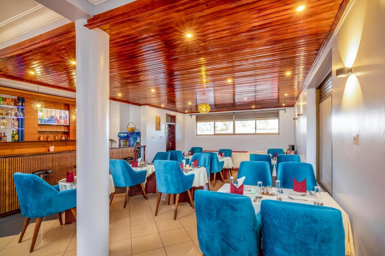 Entebbe Traveller'S Hotel Buitenkant foto