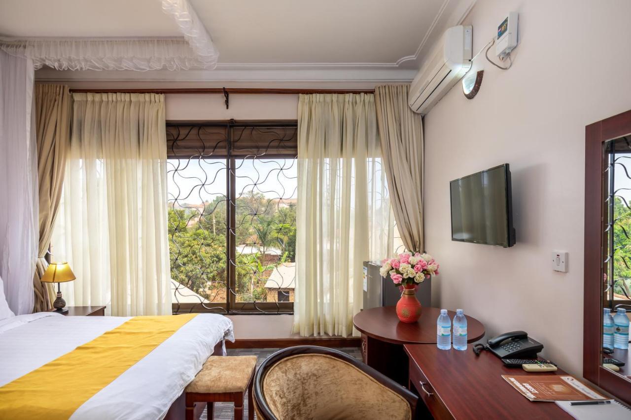 Entebbe Traveller'S Hotel Buitenkant foto