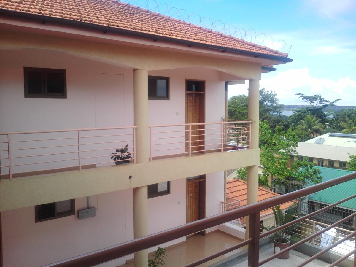 Entebbe Traveller'S Hotel Buitenkant foto