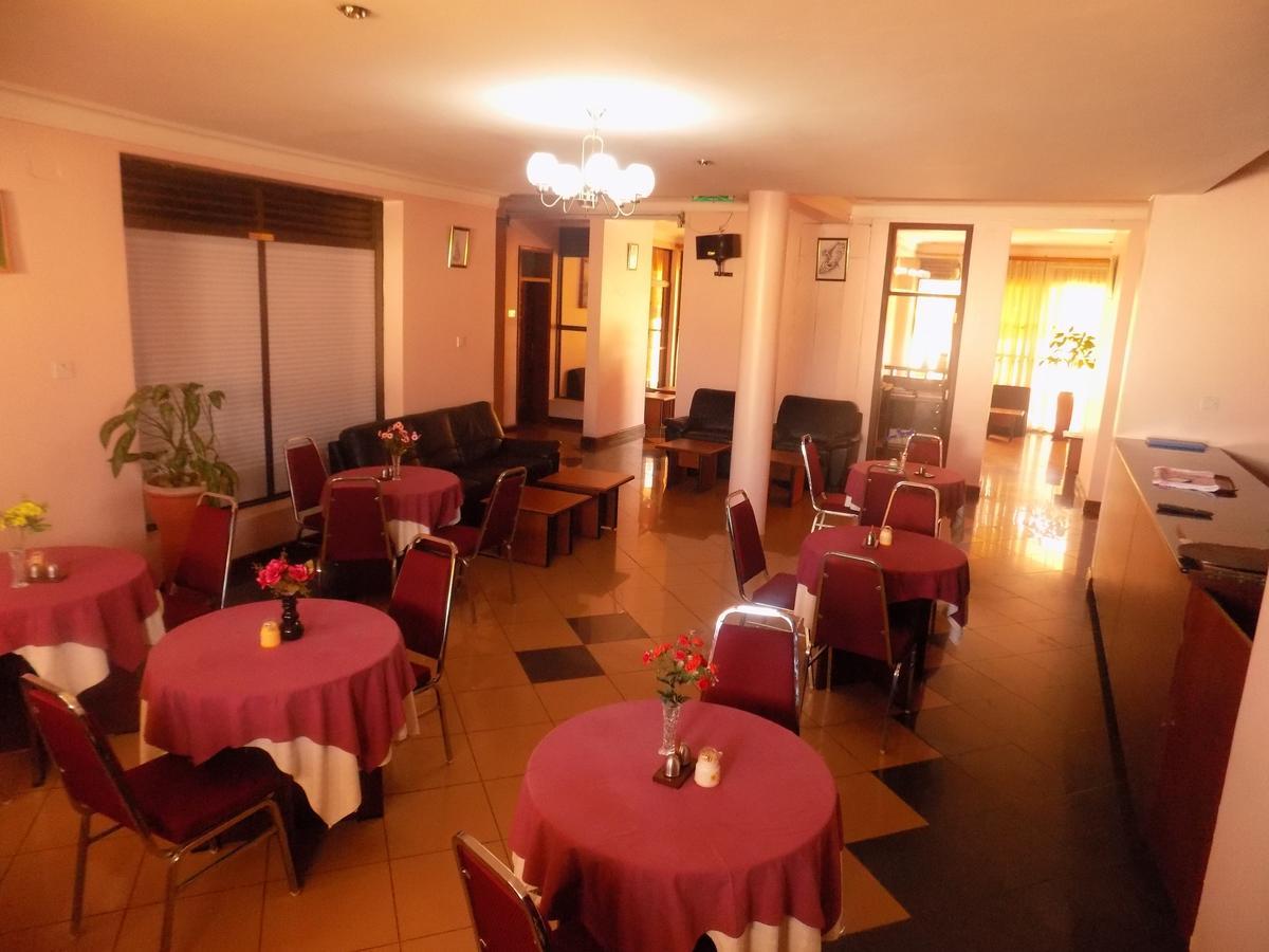 Entebbe Traveller'S Hotel Buitenkant foto