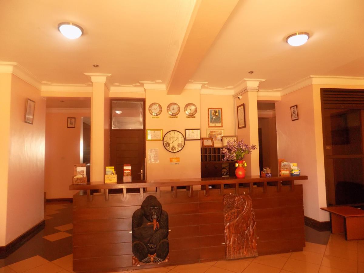Entebbe Traveller'S Hotel Buitenkant foto