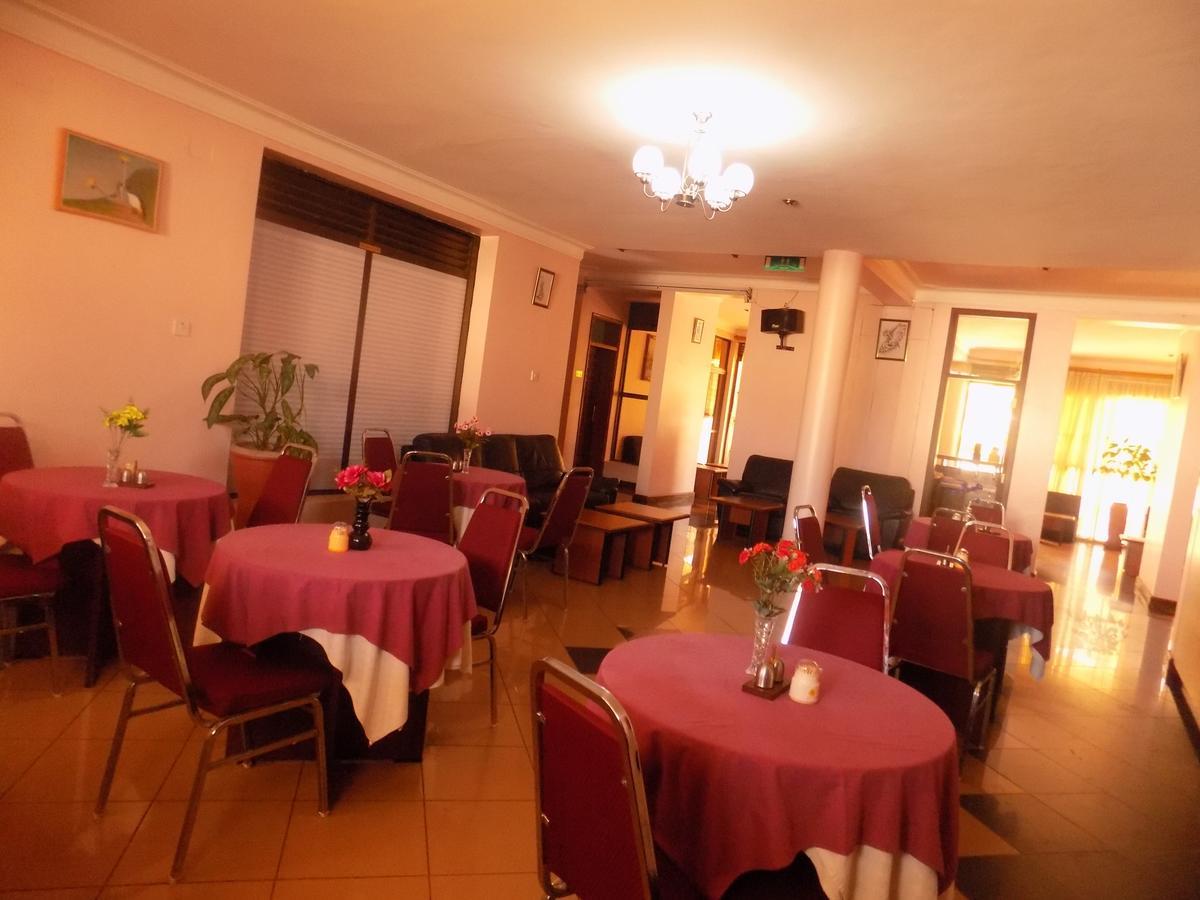 Entebbe Traveller'S Hotel Buitenkant foto
