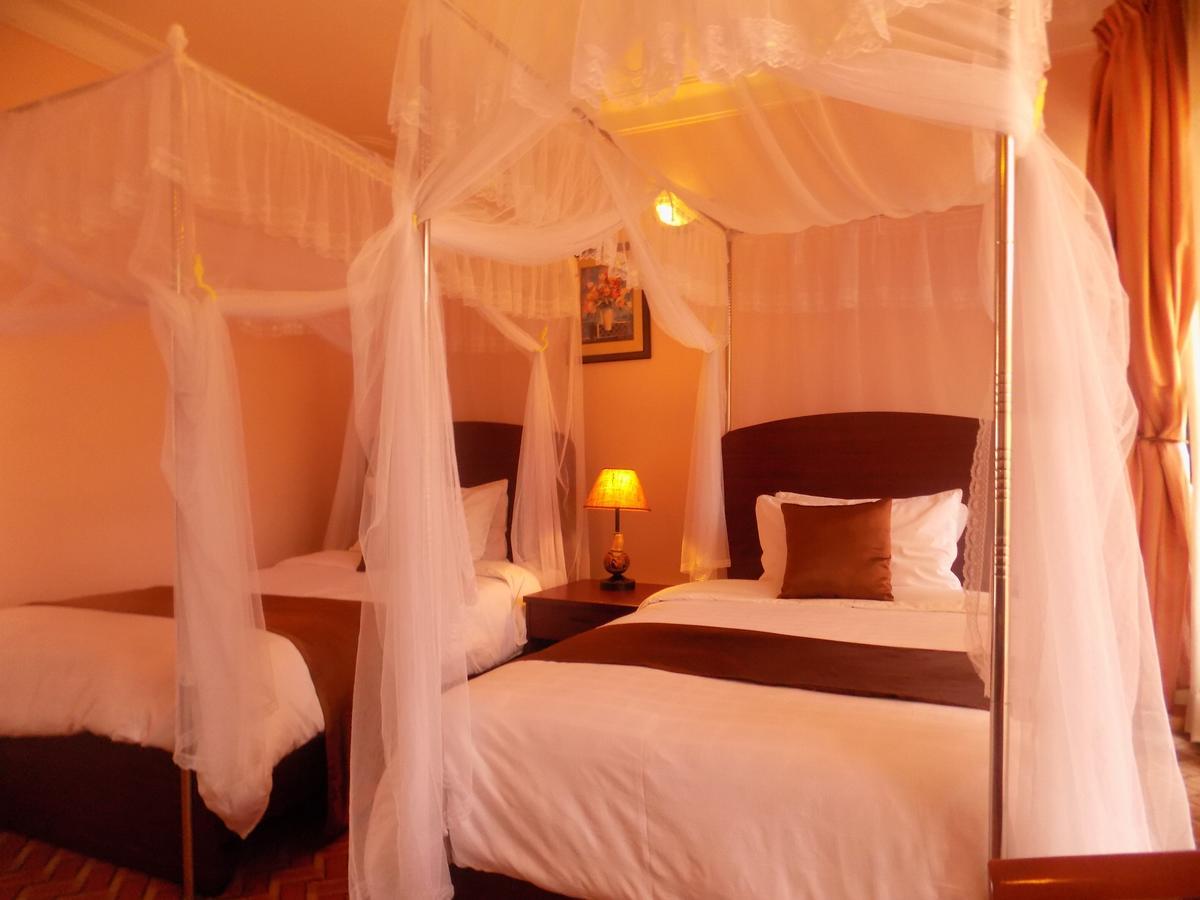 Entebbe Traveller'S Hotel Buitenkant foto