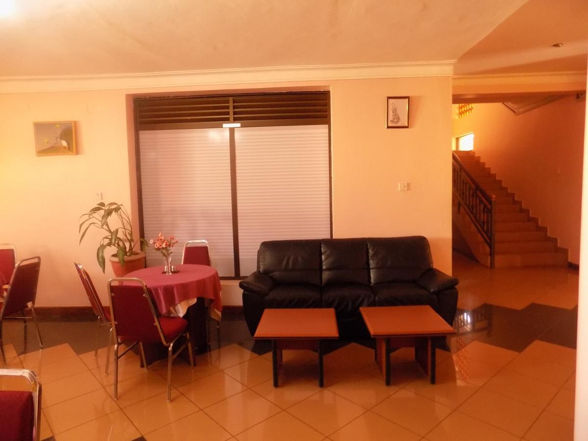 Entebbe Traveller'S Hotel Buitenkant foto