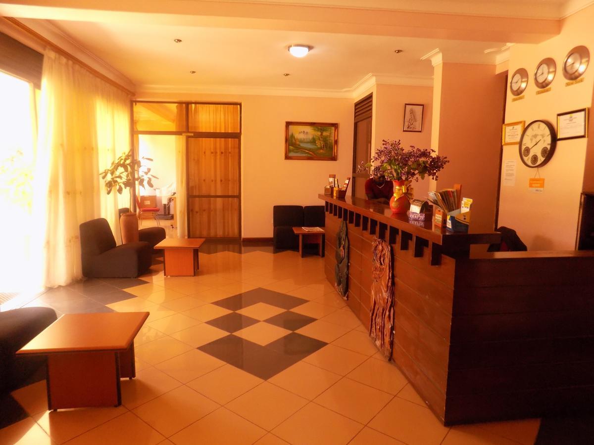 Entebbe Traveller'S Hotel Buitenkant foto