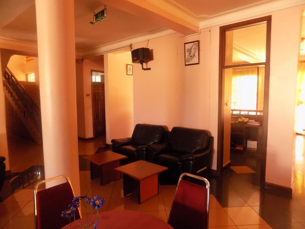Entebbe Traveller'S Hotel Buitenkant foto