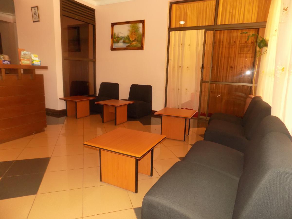 Entebbe Traveller'S Hotel Buitenkant foto