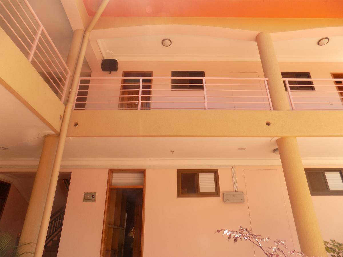 Entebbe Traveller'S Hotel Buitenkant foto