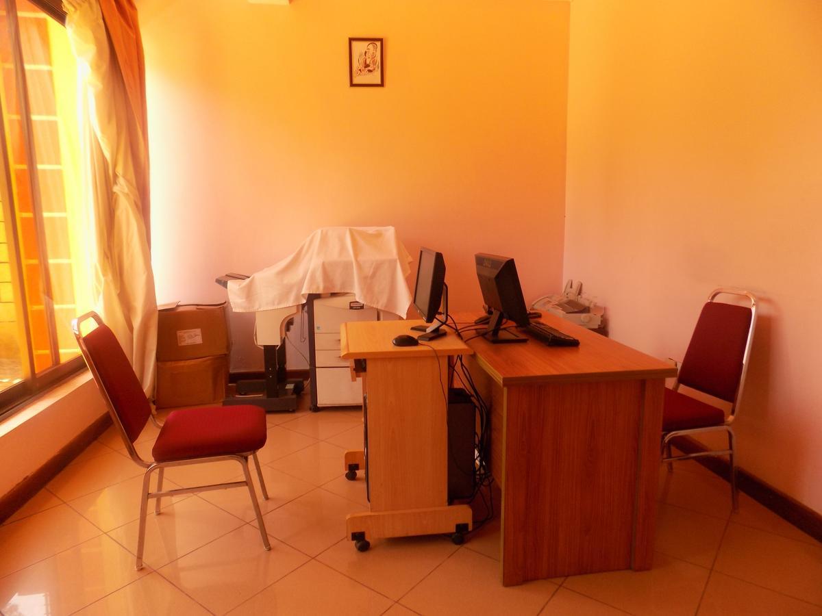 Entebbe Traveller'S Hotel Buitenkant foto